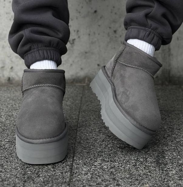 (NEW IN BOX) Avstralia UGG Ultra Mini Platform Bootie Moss Gray