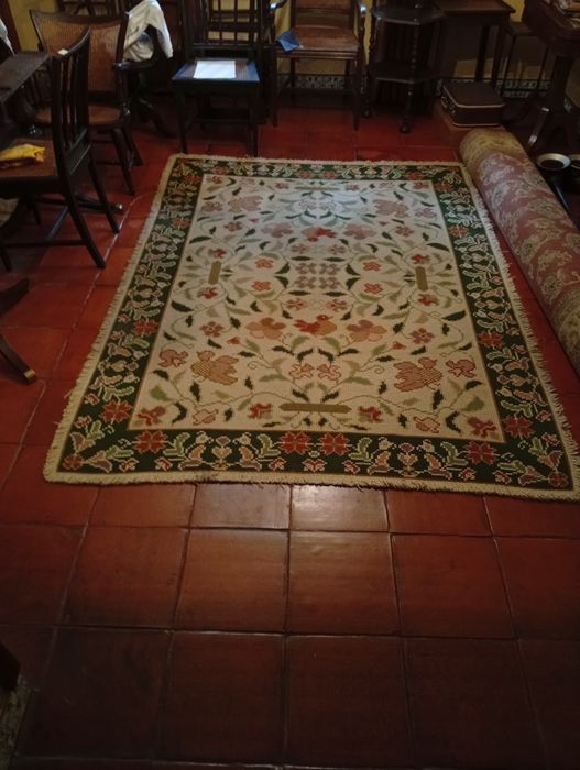 Tapete de Arraiolos retangular