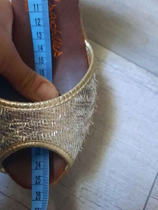 Buty na koturnie rozm. 39