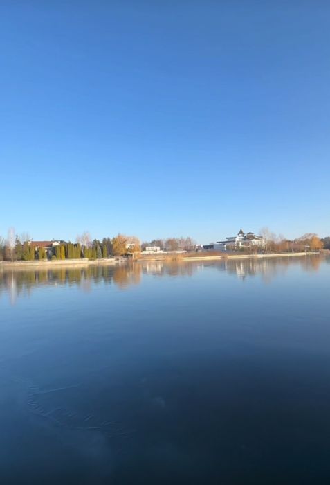 Конча Заспа Козин Дом в стиле хай-тек с выходом на Днепр