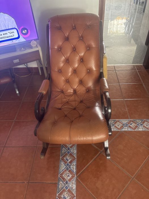 Cadeirão em pele
