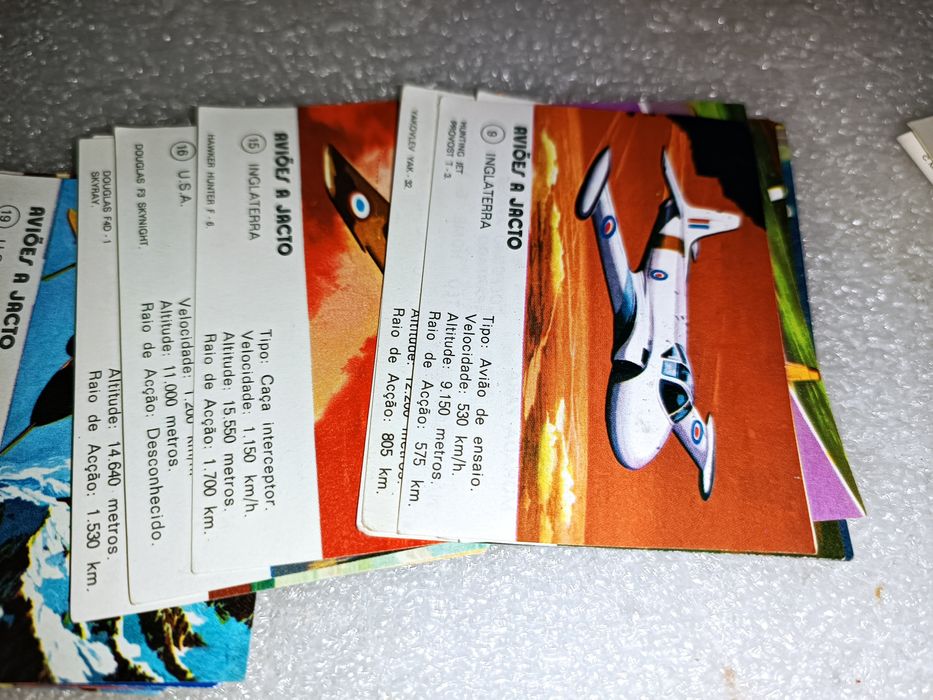 87 antigos cromos das chicletes Piratas "Aviões a Jacto"
