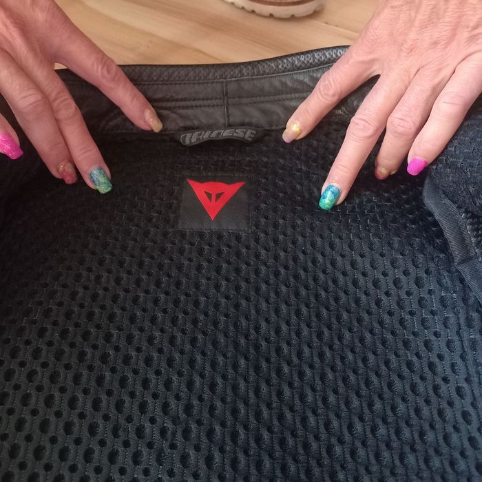 DAINESE skórzana kurtka motocyklowa.