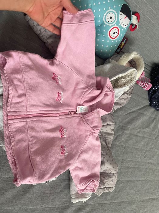 Sprzedam rozpinana bluzę różową z kapturem 62 68