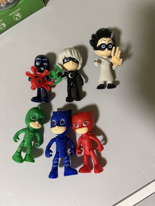 Герої в масках; фігурки з мультика