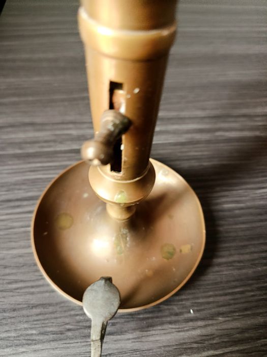 Castiçal muito antigo.