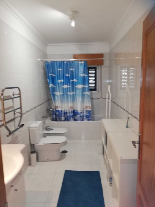 Amadora (Urb. Moinho do Guizo)- Quarto mobilado