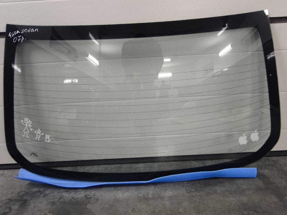 Скло стекло заднє Nissan TIIDA седан 07-12p. 79700EL100