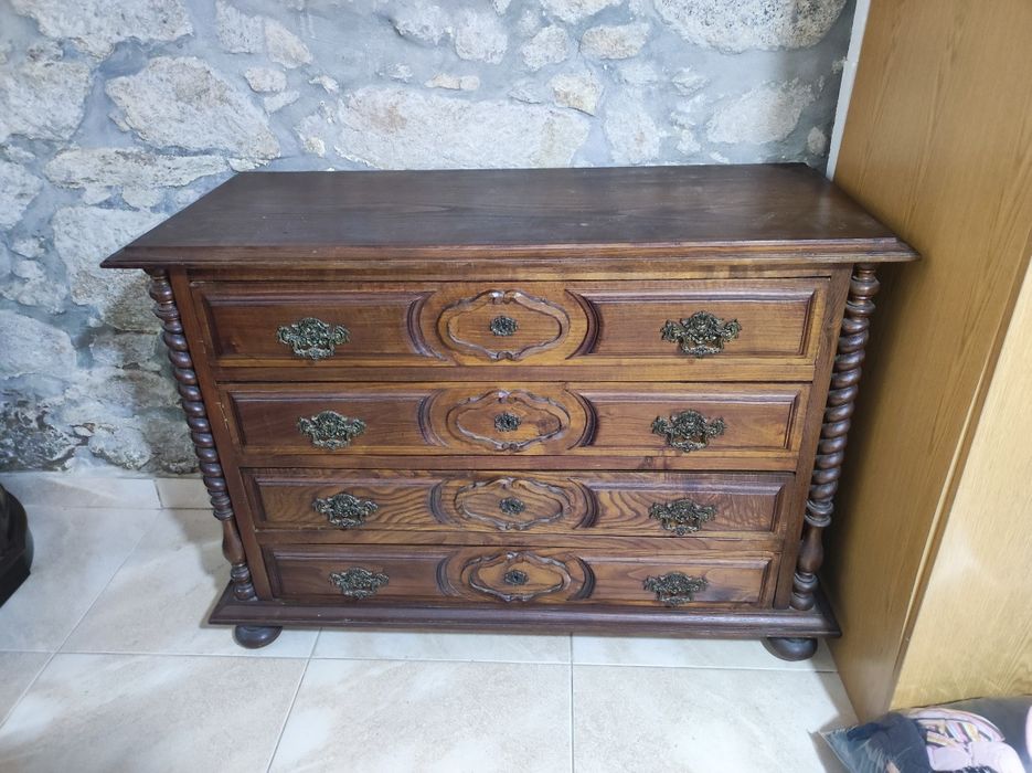Cómodo madeira maciça