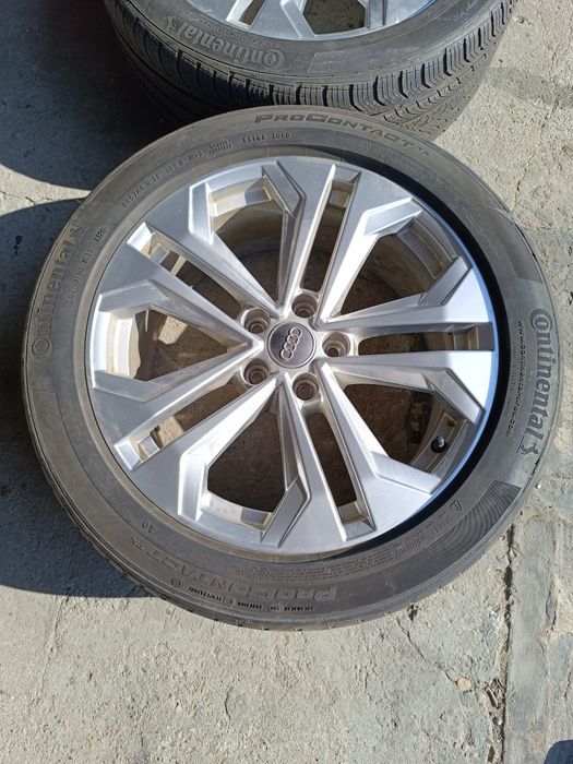 Sprzedam parę 2 felgi z oponami do Audi A4 B9 .