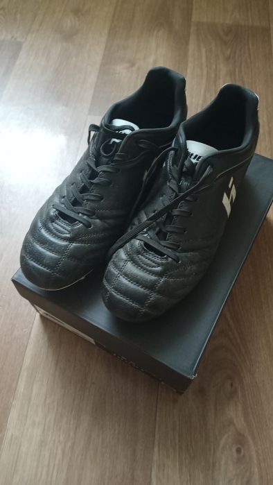 Buty sportowe - korki