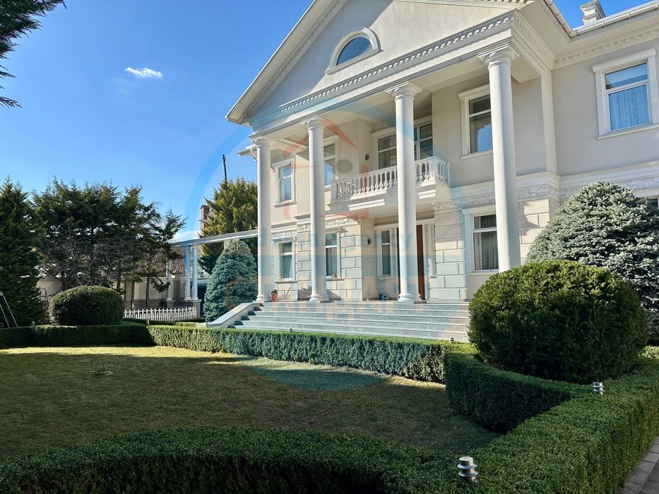 Элитный особняк с бассейном у моря на 13 ст.Б.Фонатан участок 13 соток