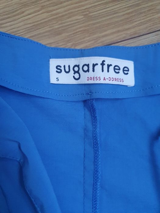 Śliczna niebieska sukienka Sugarfree roz. S