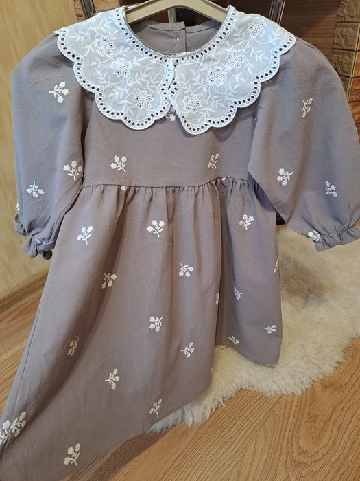 Гарна сукня для дівчинки