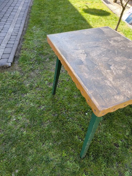 Rzadki stolik z okresu PRL plus dwa taborety