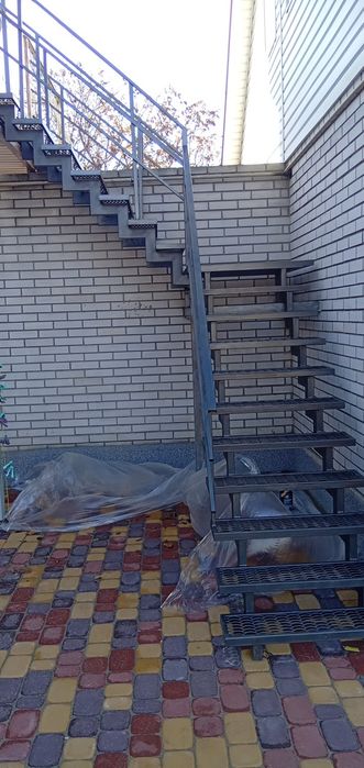 Виготовлення метало виробів ворота,міжповерхові сходи,козиркі,ковка.