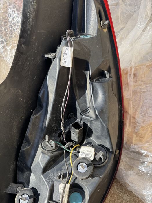 Uszkodzona lewa lampa tyl opel insignia a