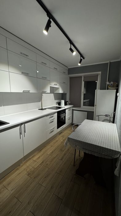 2-х кімнатна квартира , рн острова