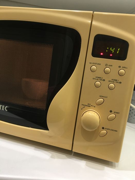 Мікрохвильова піч Lifetec LT8023,б/в