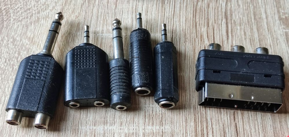 Various cables and connectors64552126542979122