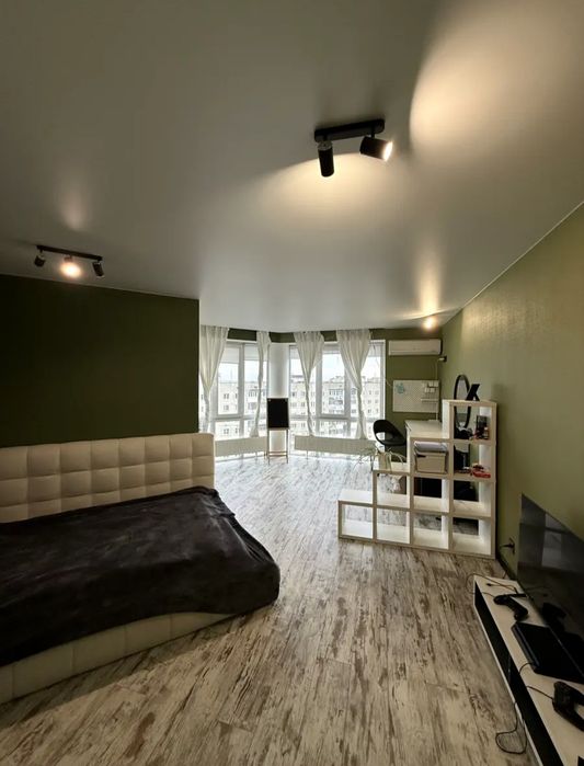 Продам 4кімнатну квартиру. 175кв.м.Центр.Власник