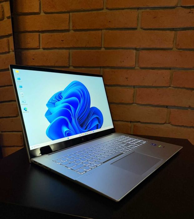 HP Envy 17 i5-1235U/32GB/512/Win11 RTX2050 Silver