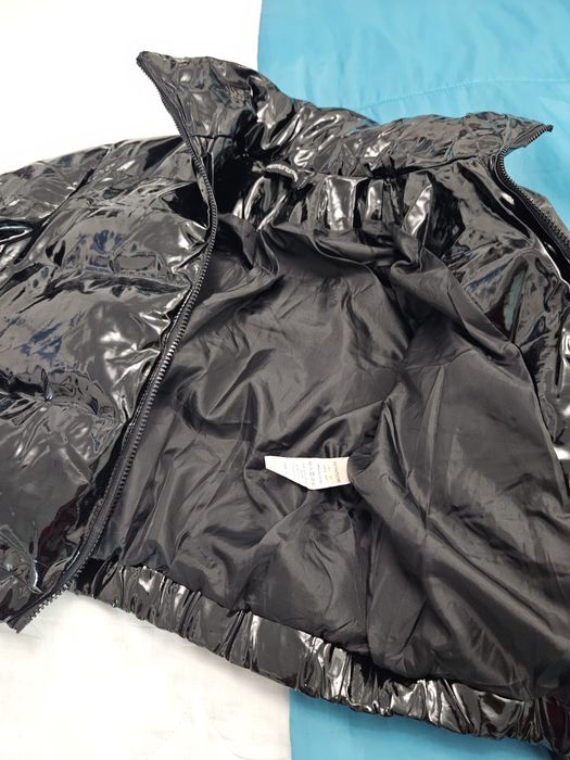 Czarna błyszcząca lakierowana kurtka prettylittlething xxs 32