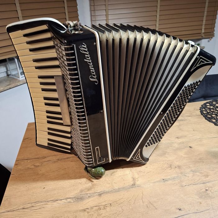 Akordeon scandalli scott wood four