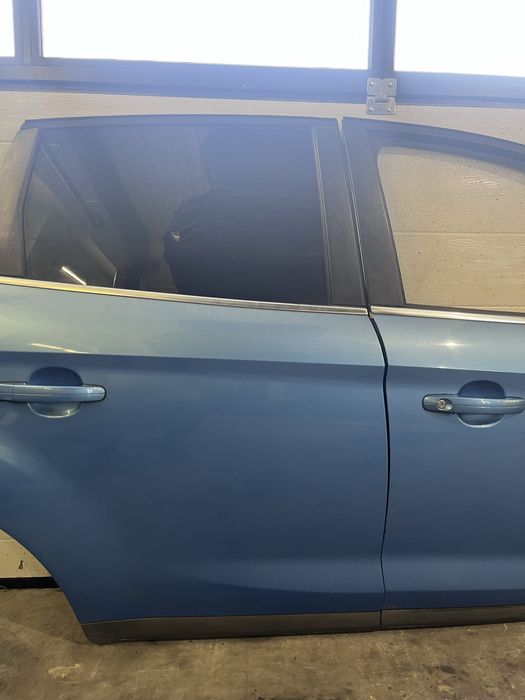 Drzwi przednie tylne Q8 prawe Ford Kuga MK1