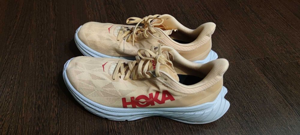Кросівки Hoka Carbon X 2.  Р 43 1/3. 27.5см