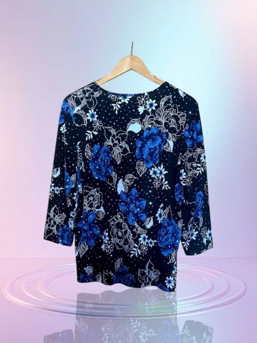 Camisola estampada, mangas ¾. Medidas nas fotos.