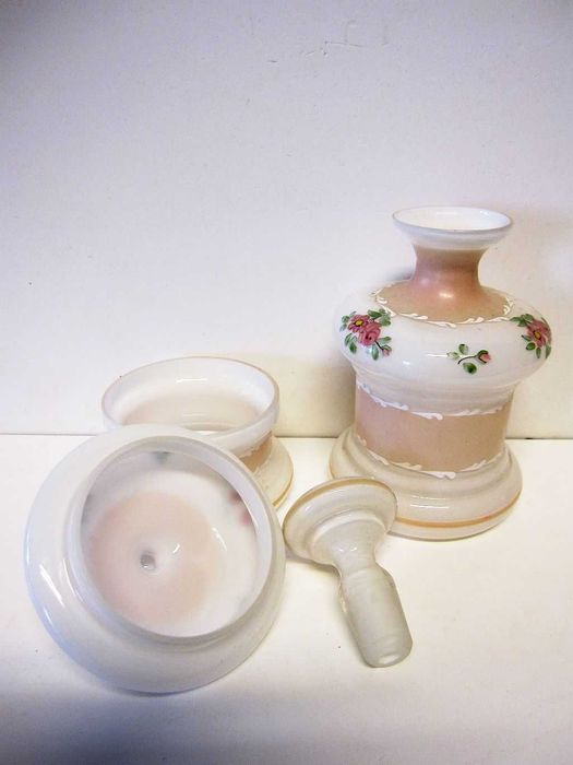 lindo antigo conjunto de toilete em vidro pintado à mão