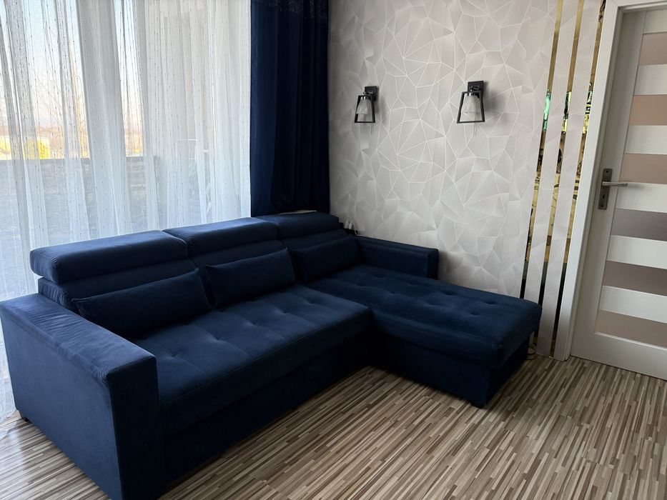 Narożnik z funkcją spania,gratis granatowe zasłony