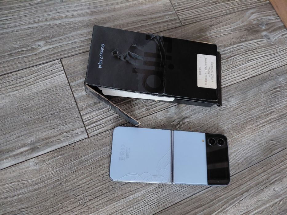 Samsung flip4  używany w dobrym stanie