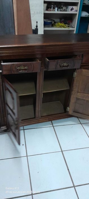 Móvel multiusos em madeira