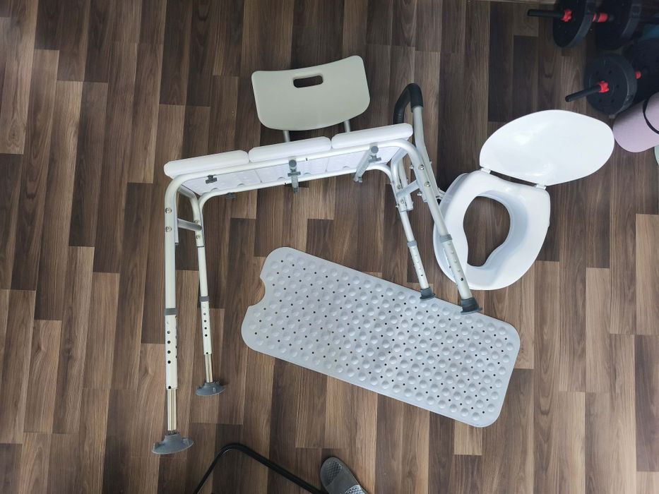 Ławka do kąpieli, nakładka na sedes, mata antypoślizgowa