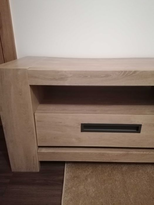 Móvel tv com duas gavetas