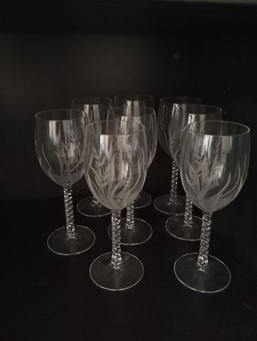 Cálices de vidro com relevos