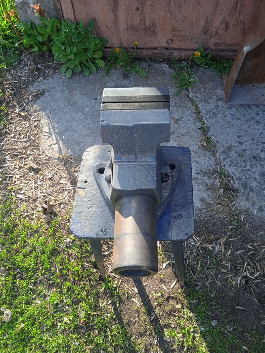 Продам слісарні тиски(комуніст)125мм.