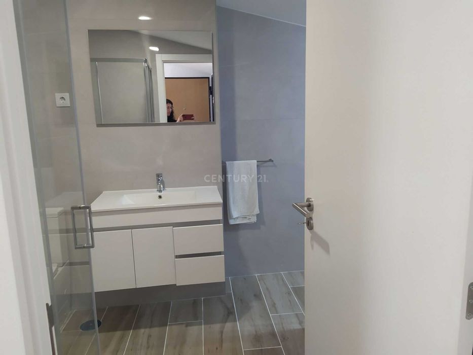 Apartamento T1 na av Sá Carneiro como novo
