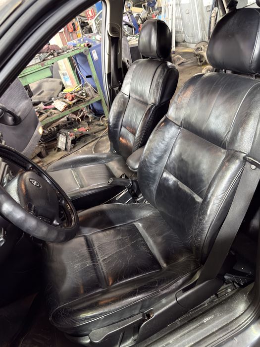 CONJUNTO DE BANCOS E QUARTELAS EM PELE OPEL VECTRA B