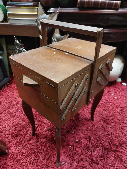 Caixa de costura de madeira articulada, (sanfona)