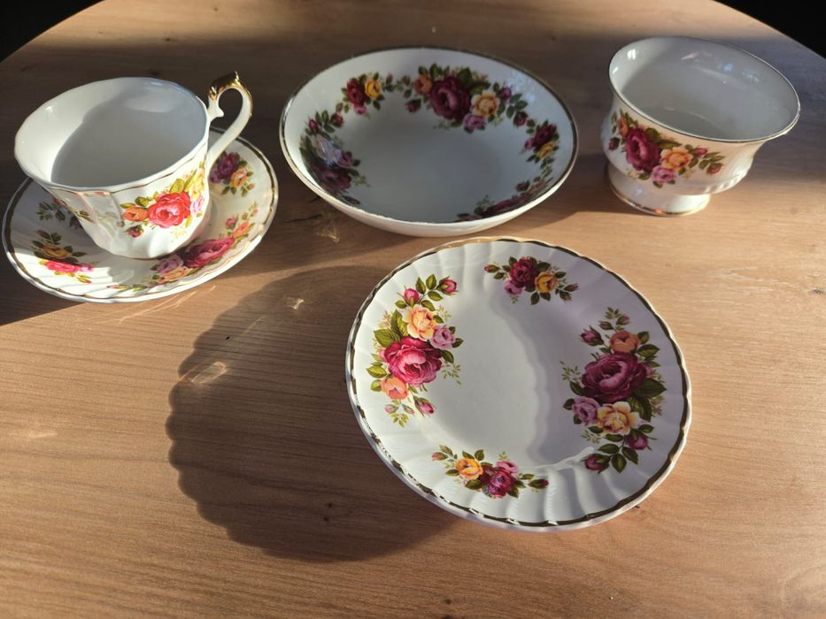 Elegancki serwis porcelany angielskiej Sheriden Bone China