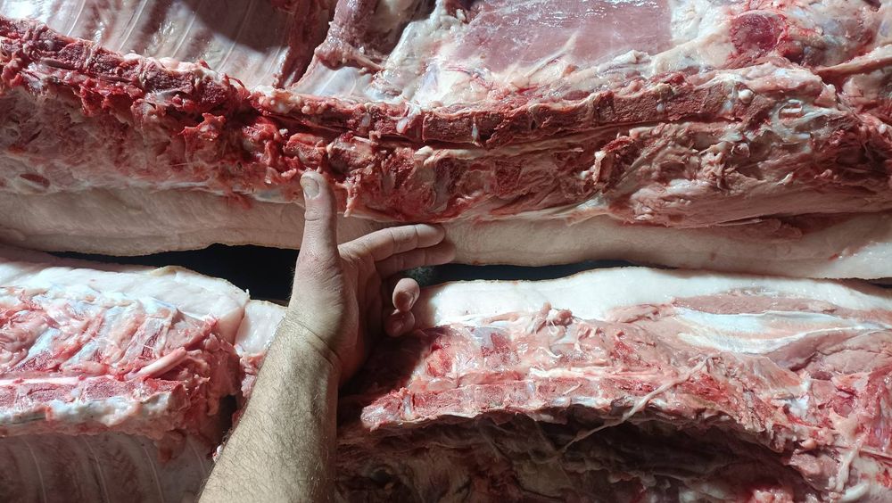 Свинина та яловичина