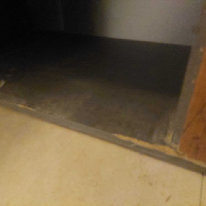 OFEREÇO Aparador 3 portas e 2 gavetas
