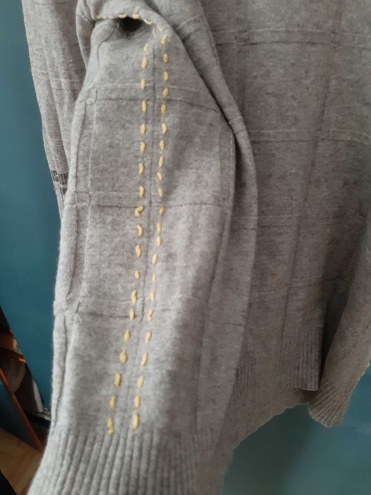 Sweter w serek, rozmiar L, Americanino