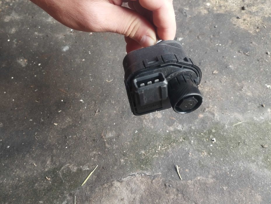 Електро регулятор нахилу фар вантажівки