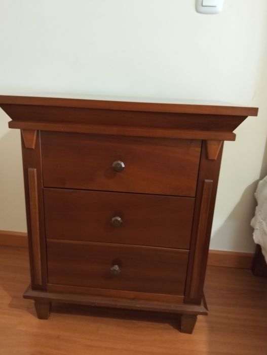 Mesa de cabeceira de carvalho