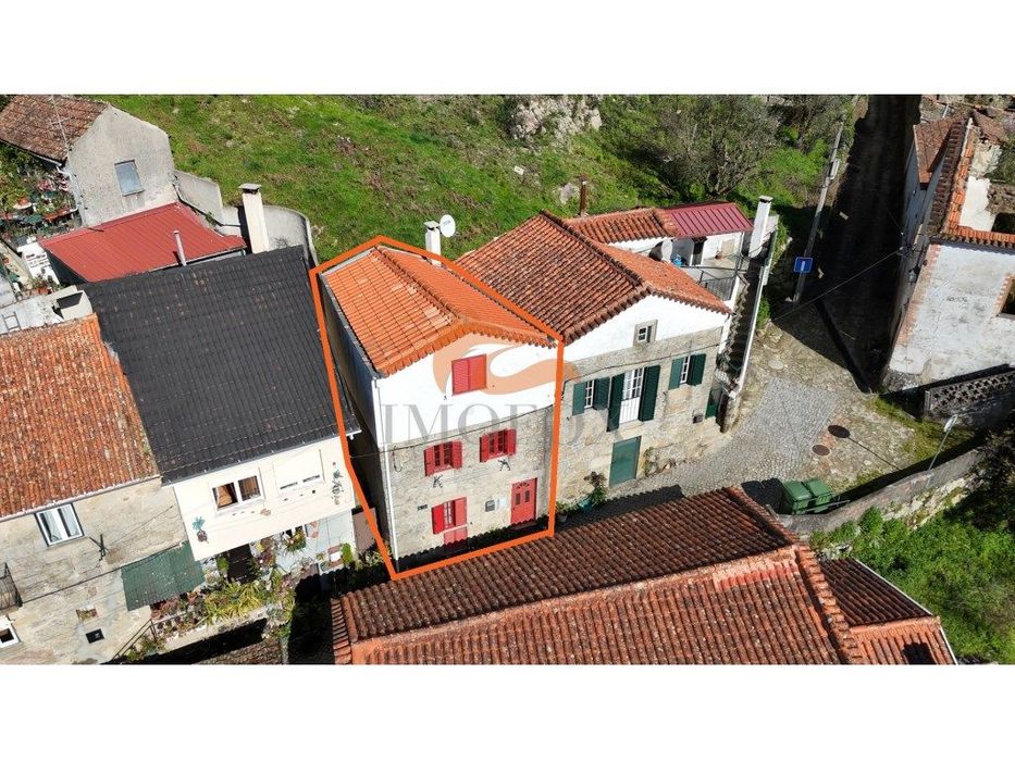 Ready-to-move-in house located in the village of Avô – Complete documentation for financing…
