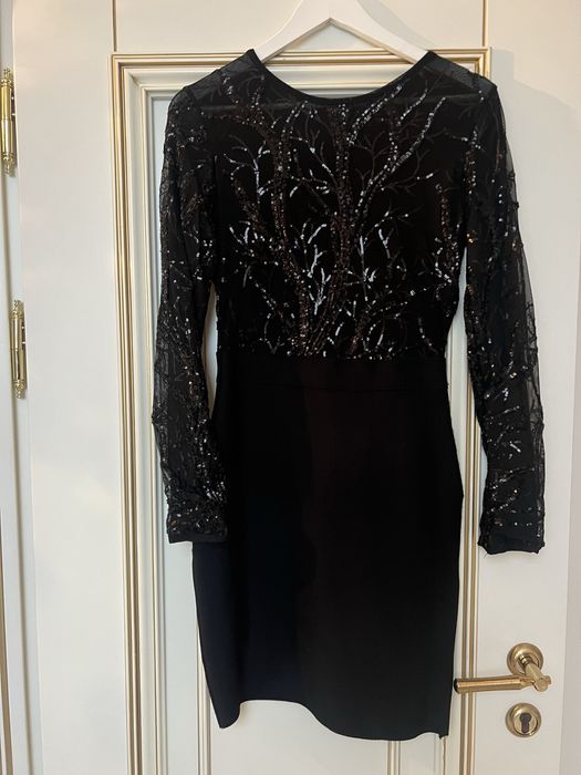 Чорна вечірня сукня